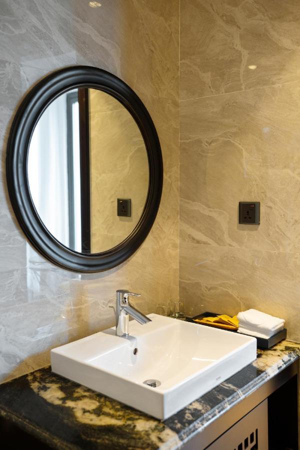 The Almin Hotel Ha Long Bagian luar foto